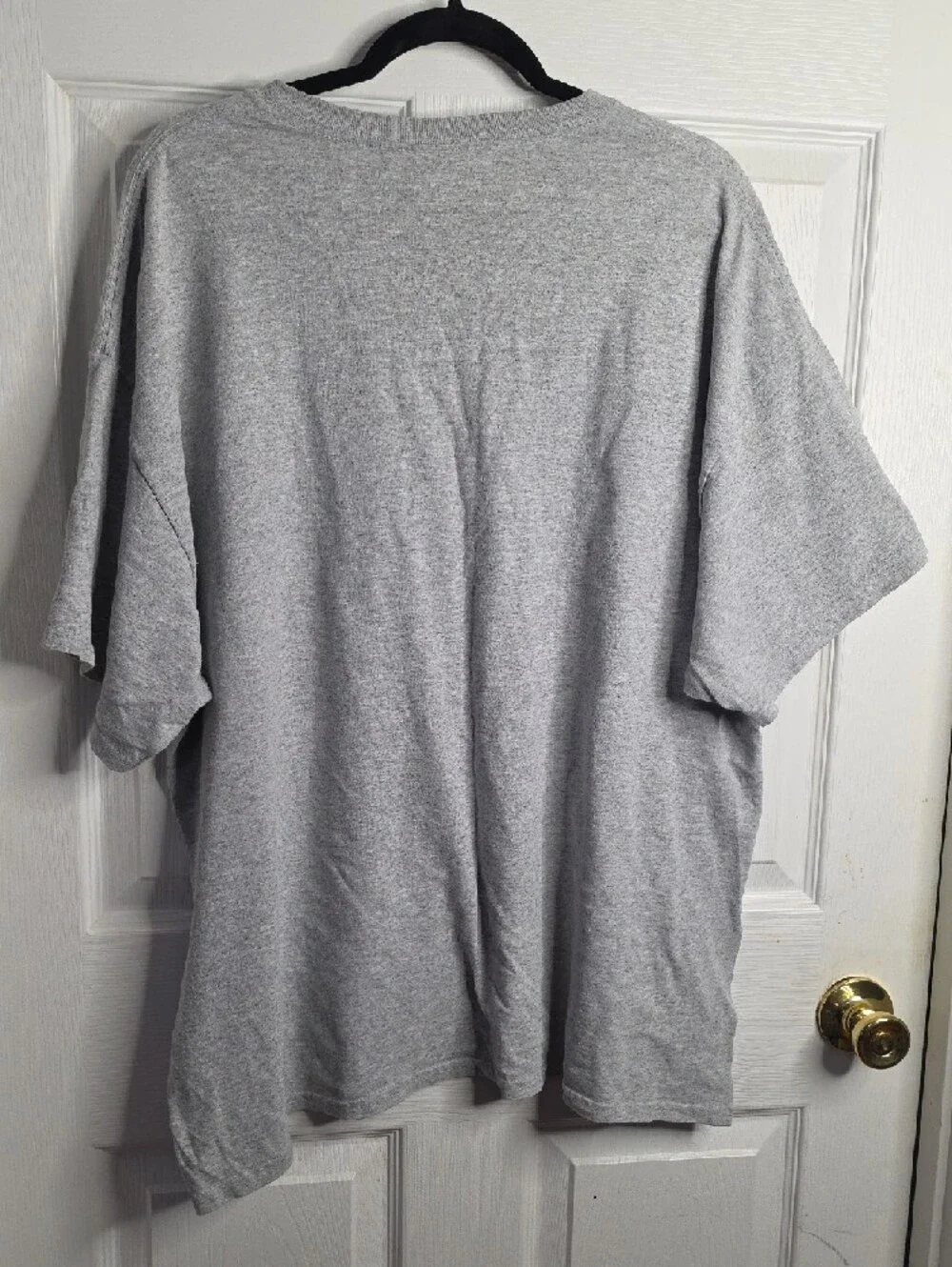 Gildan Gray T-Shirt with Black Peek Cat Graphic